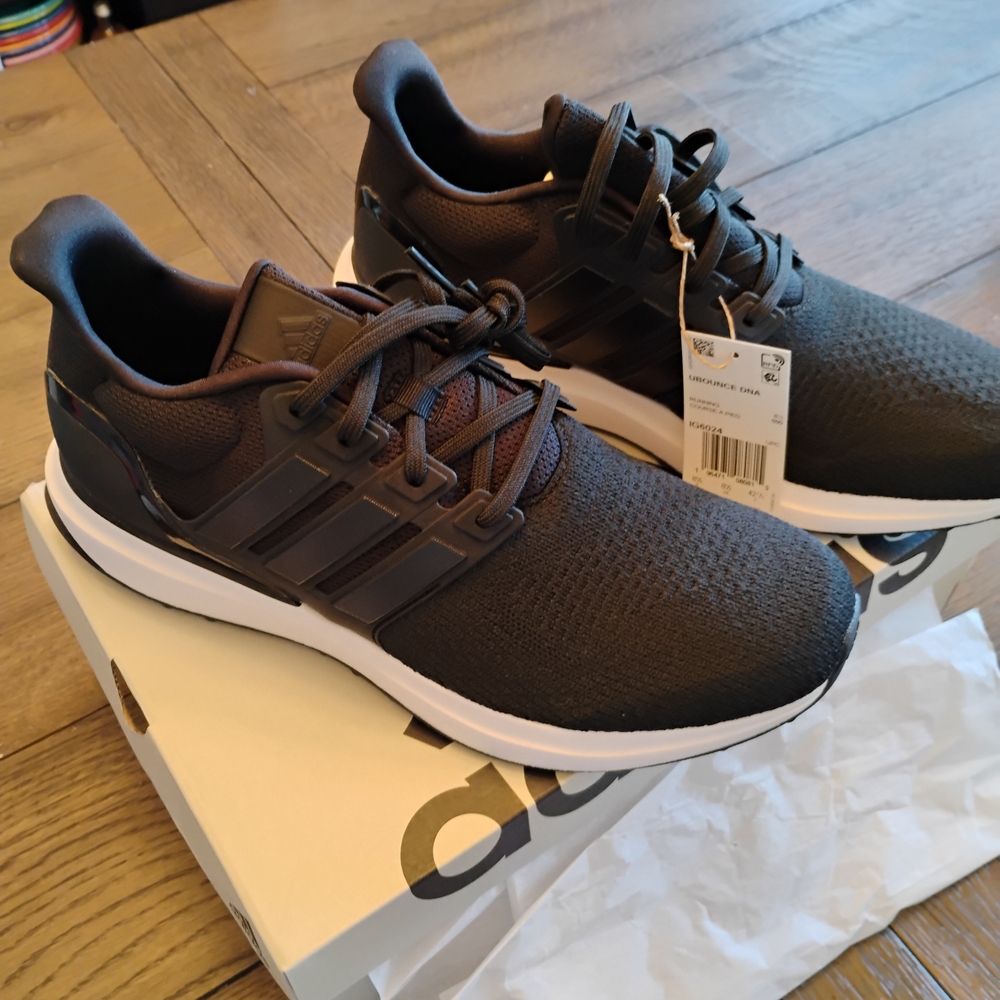 Adidas Men's Black and White Sneakers